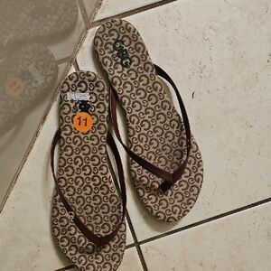 GBG Los Angeles Tan and Brown Flip Flops
